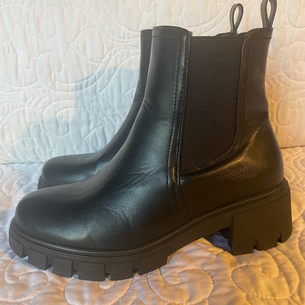 SHEIN Black Chunky Ankle Boots with Platform Sole